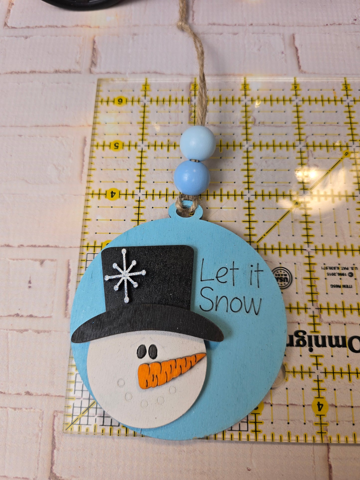 Ornament - Let it snow OR1016-25 - Hand Painted Christmas Ornament